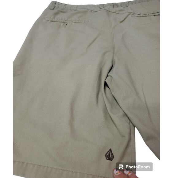 Volcom | Beige, Flat Front Skater Shorts | Size 38 - Picture 8 of 9